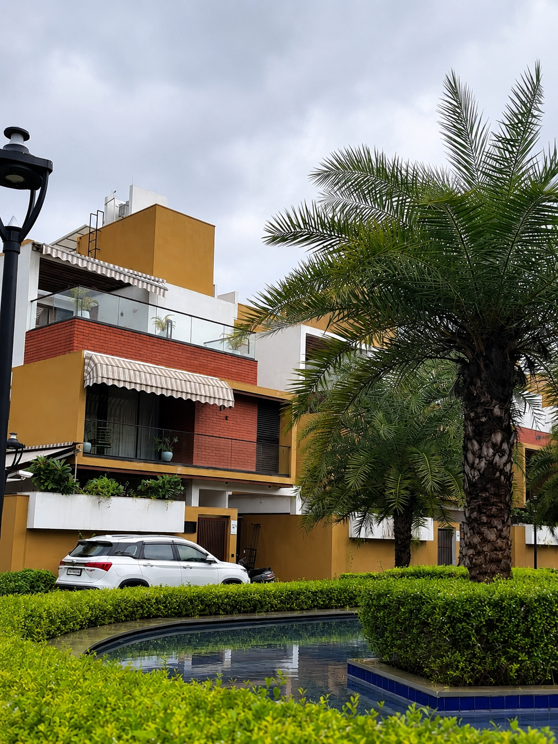 VIDA 360 bungalow with landscaped water feature